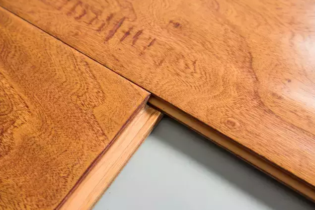 距離優雅家居，只差一塊鎖扣地板